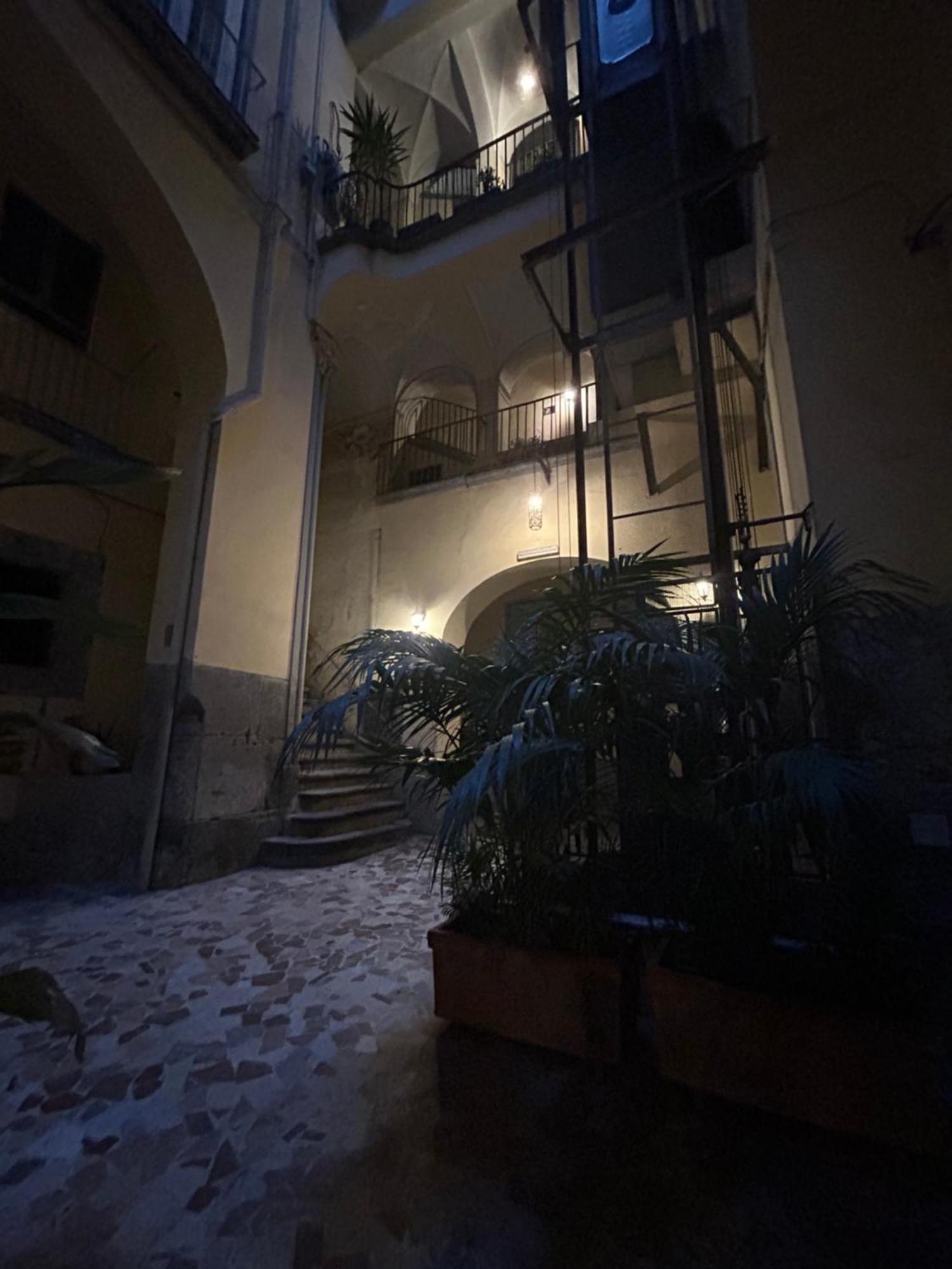Anni Apartment Chiaia Napoli Bagian luar foto