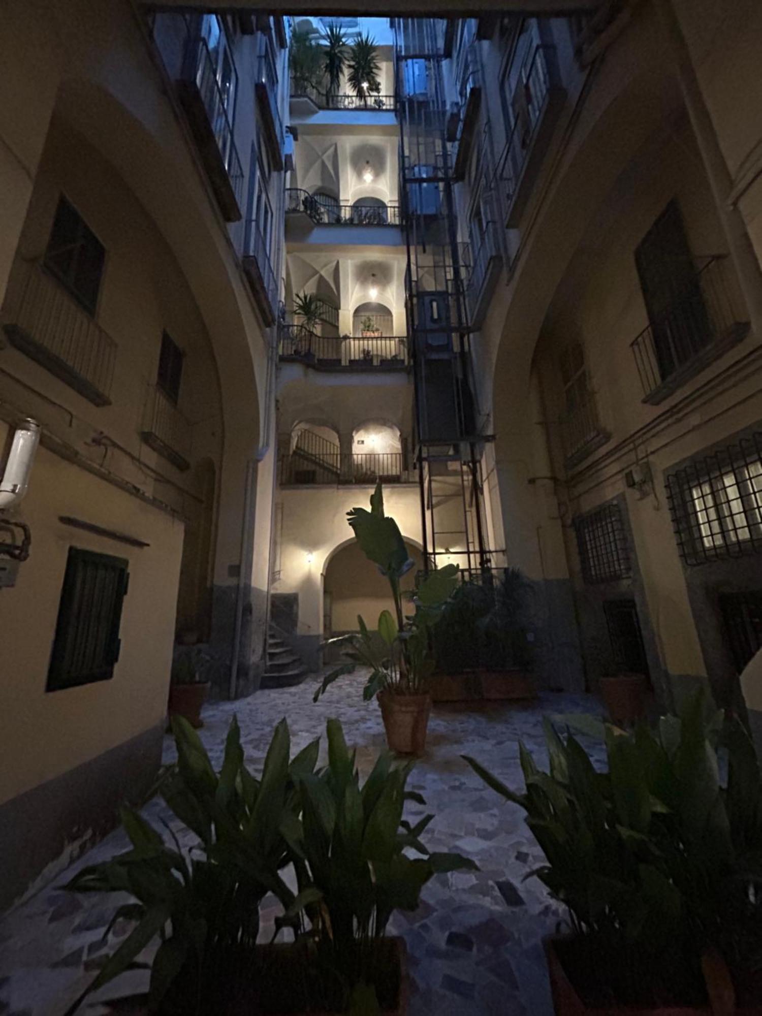 Anni Apartment Chiaia Napoli Bagian luar foto